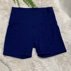 High waist Lululemon Yoga Shorts Pocket in back Size 8